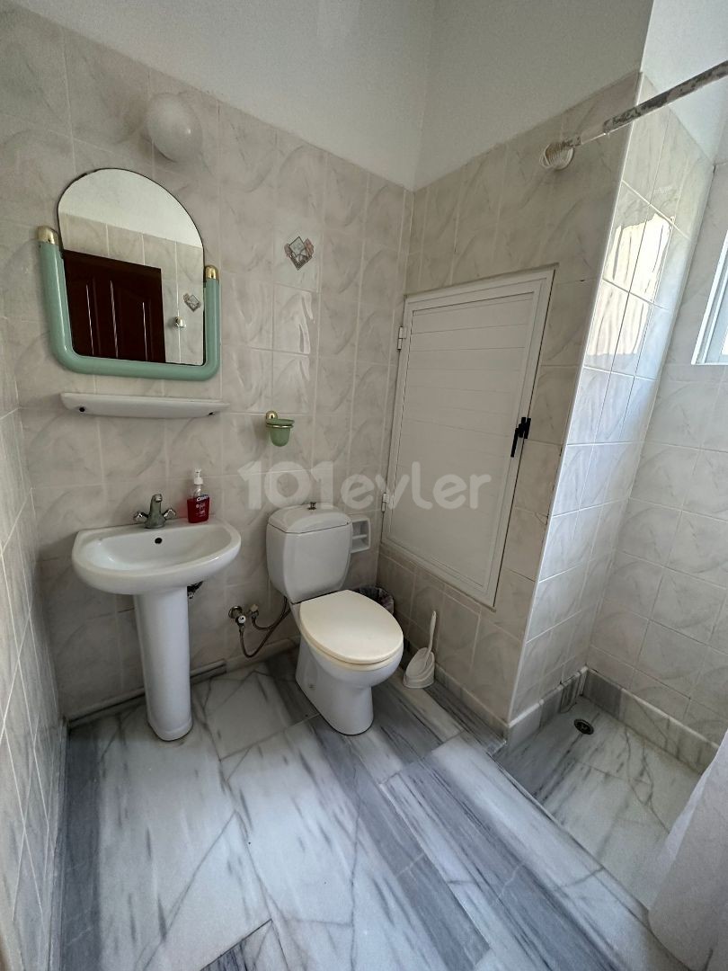 Gazimağusa Sakarya mahallesinde  DAÜ ye ve Ada Kent üniversitesine yürüme mesafesinde eşyalı 2+1  kiralık daire 