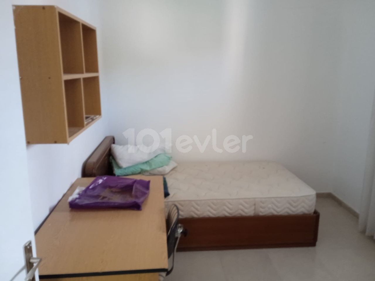 Gazimağusa Sakarya mahallesinde  DAÜ ye yürüme mesafesinde 3+1 eşyalı kiralık daire