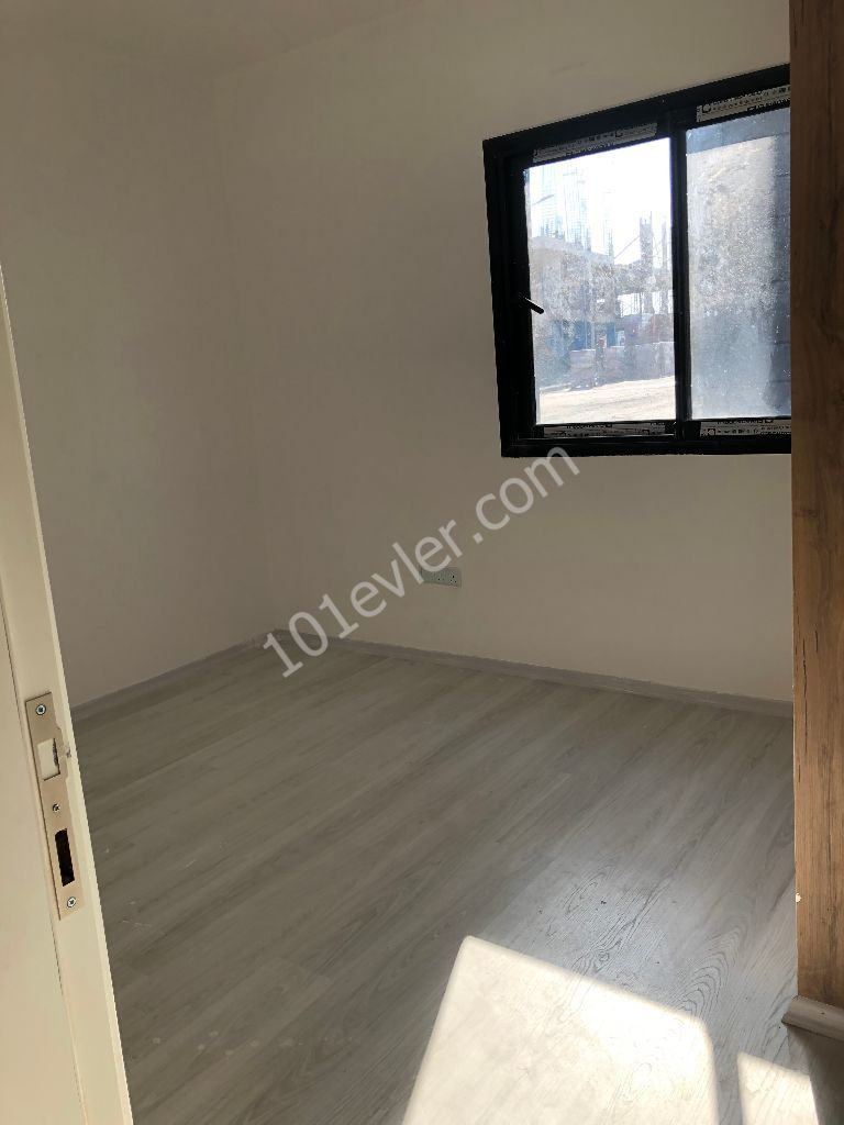 LEFKOŞA MERKEZDE SATILIK 2+1 BARBEKÜLÜ ZEMİN KAT DAİRE