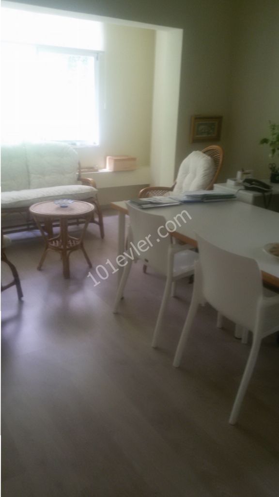 LEFKOŞA YENİŞEHİRDE ZEMİN KATÇOK GENİŞ DAİRE