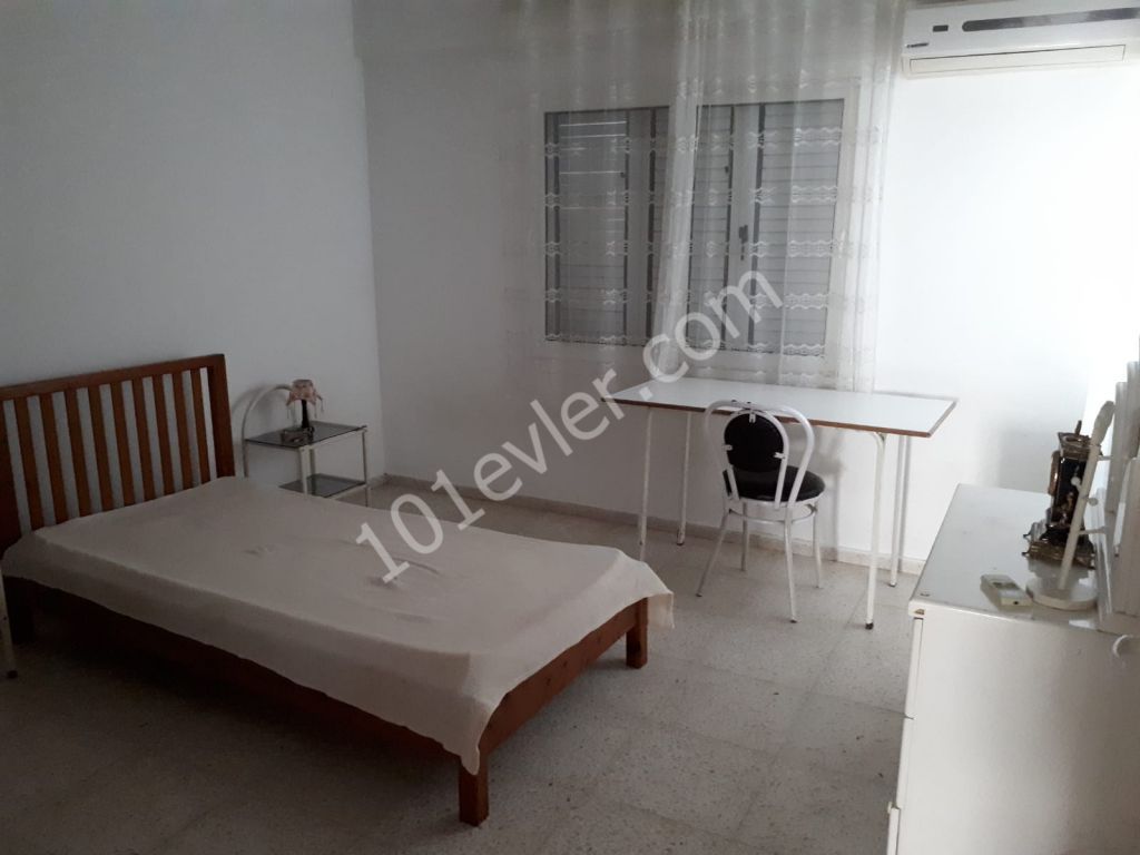 Flat To Rent in Zeytinlik, Kyrenia