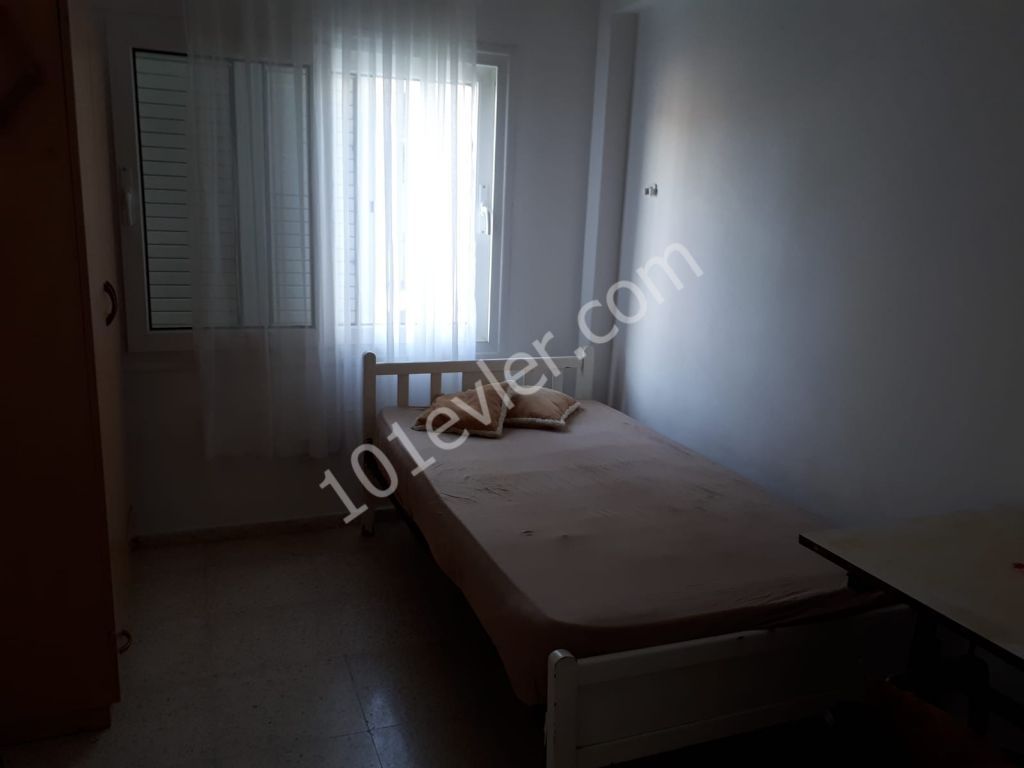 Flat To Rent in Zeytinlik, Kyrenia