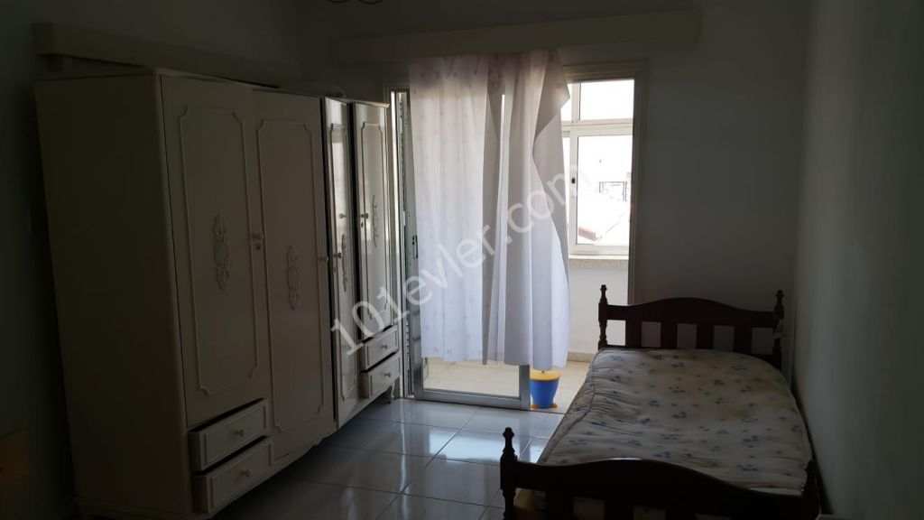 KAYMAKLIDA TERMİNAL YANINDA 3+1 DAİRE ( 165 M2)