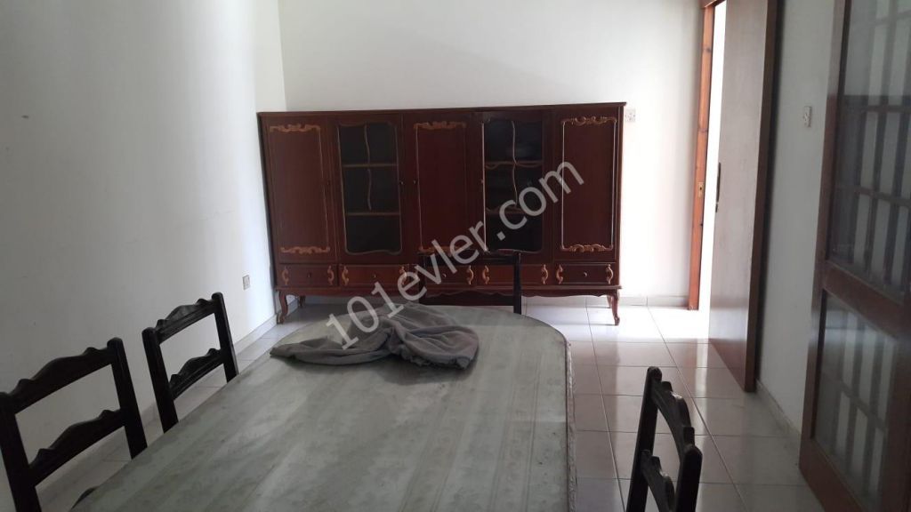 KAYMAKLIDA TERMİNAL YANINDA 3+1 DAİRE ( 165 M2)