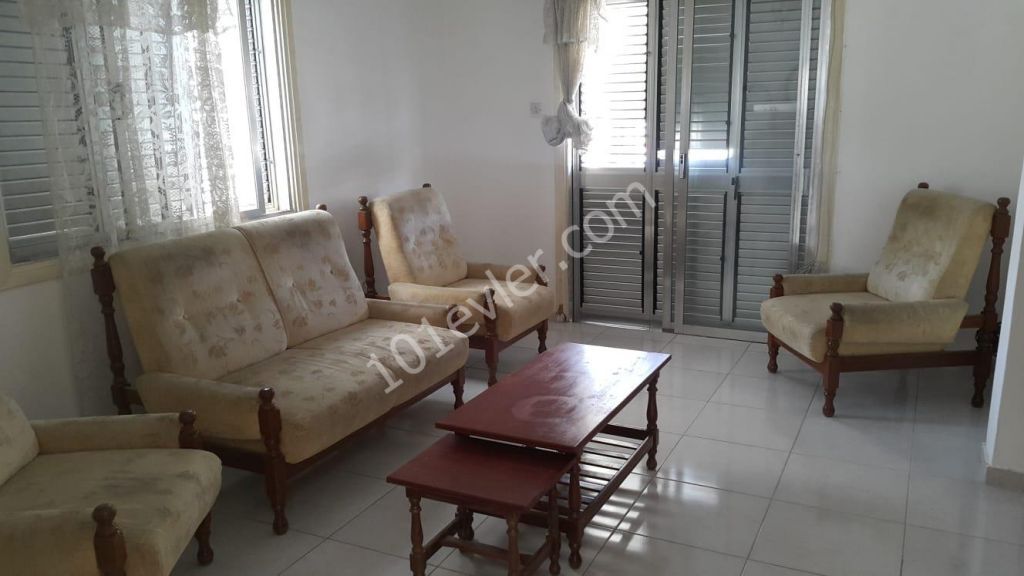 KAYMAKLIDA TERMİNAL YANINDA 3+1 DAİRE ( 165 M2)