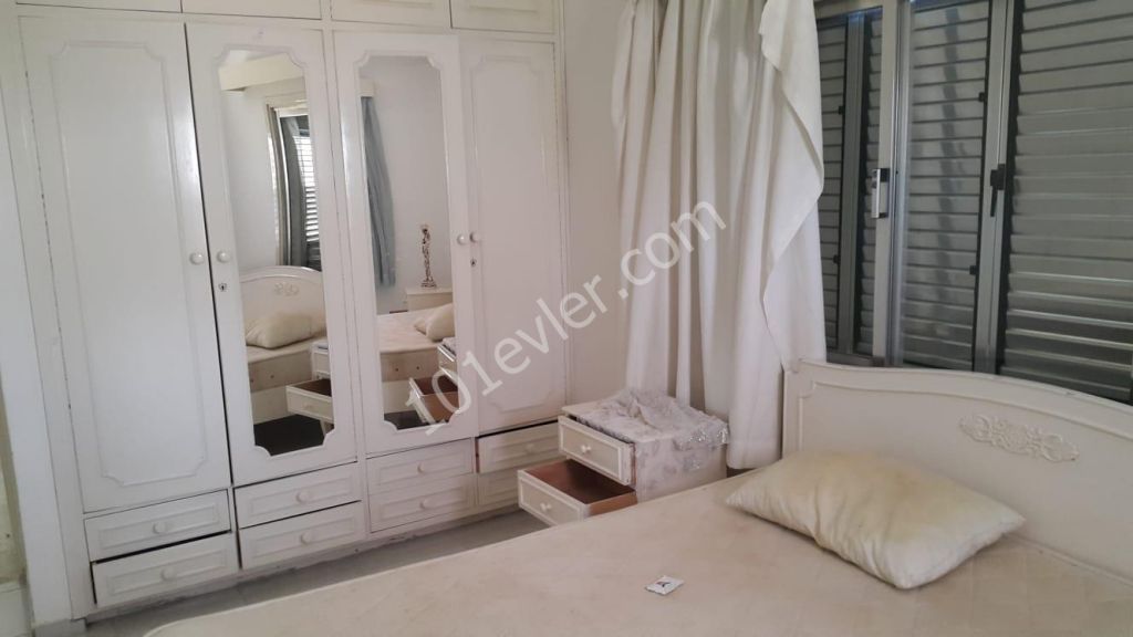 KAYMAKLIDA TERMİNAL YANINDA 3+1 DAİRE ( 165 M2)