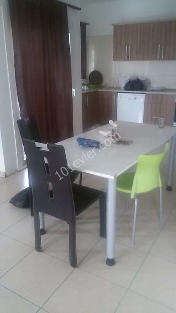 KAYMAKLIDA TERMİNAL YANINDA 3+1 DAİRE ( 140 M2)