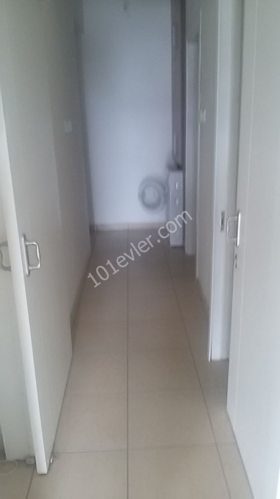 KAYMAKLIDA TERMİNAL YANINDA 3+1 DAİRE ( 140 M2)