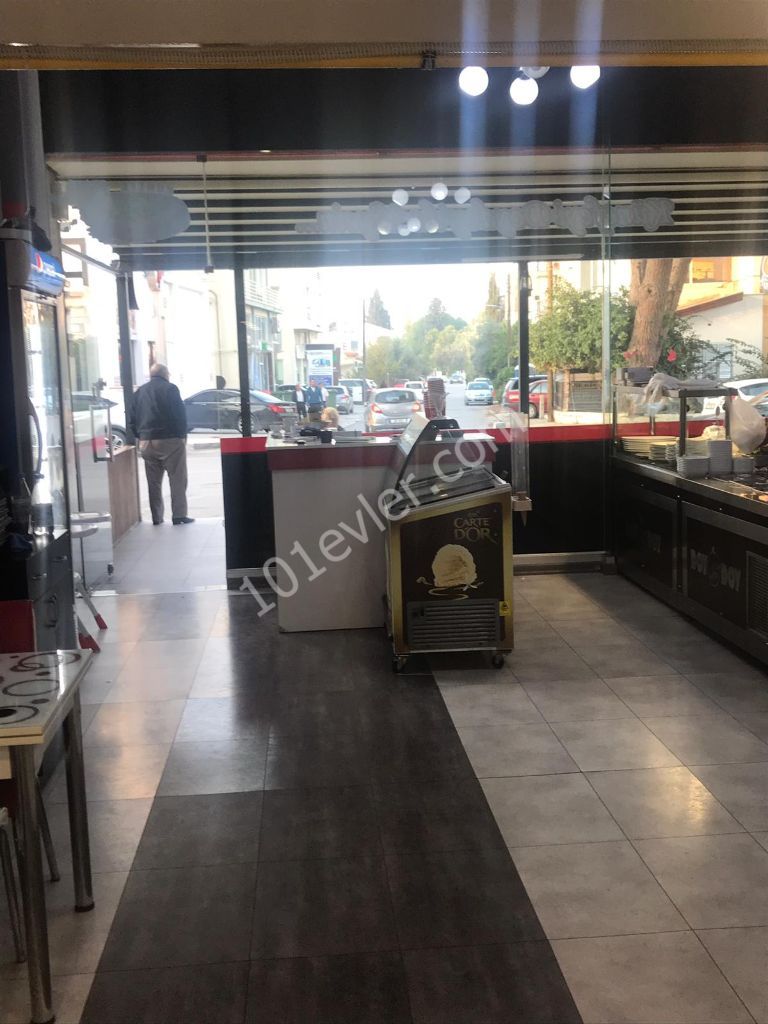 KAYMAKLIDA DEVREN KİRALIK MÜŞTERİSİ İLE KEBAP VE KÜNEFE SALONU