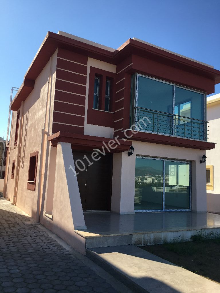 DETACHED VILLAS NEAR THE MAIN ROAD ON THE KYRENIA STRAIT ** 