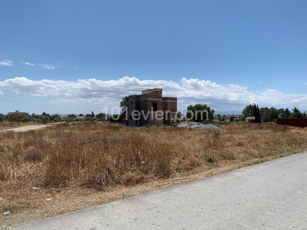 A PLOT OF LAND SUITABLE FOR THE CONSTRUCTION OF AN APT OR DECOUPLED HOUSE WITH A TURKISH COB IN BALIKESIR ** 