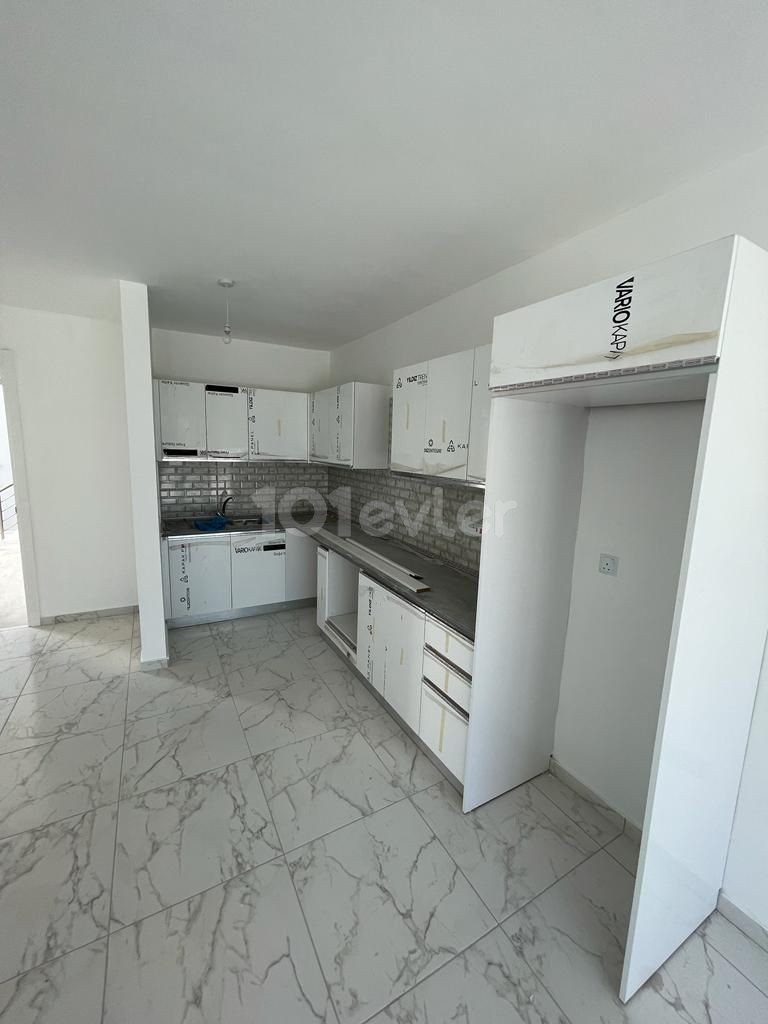 GÖNYELİ MERKEZDE 2 KATLI APARTMANIN 2. KATLARI(2+1)