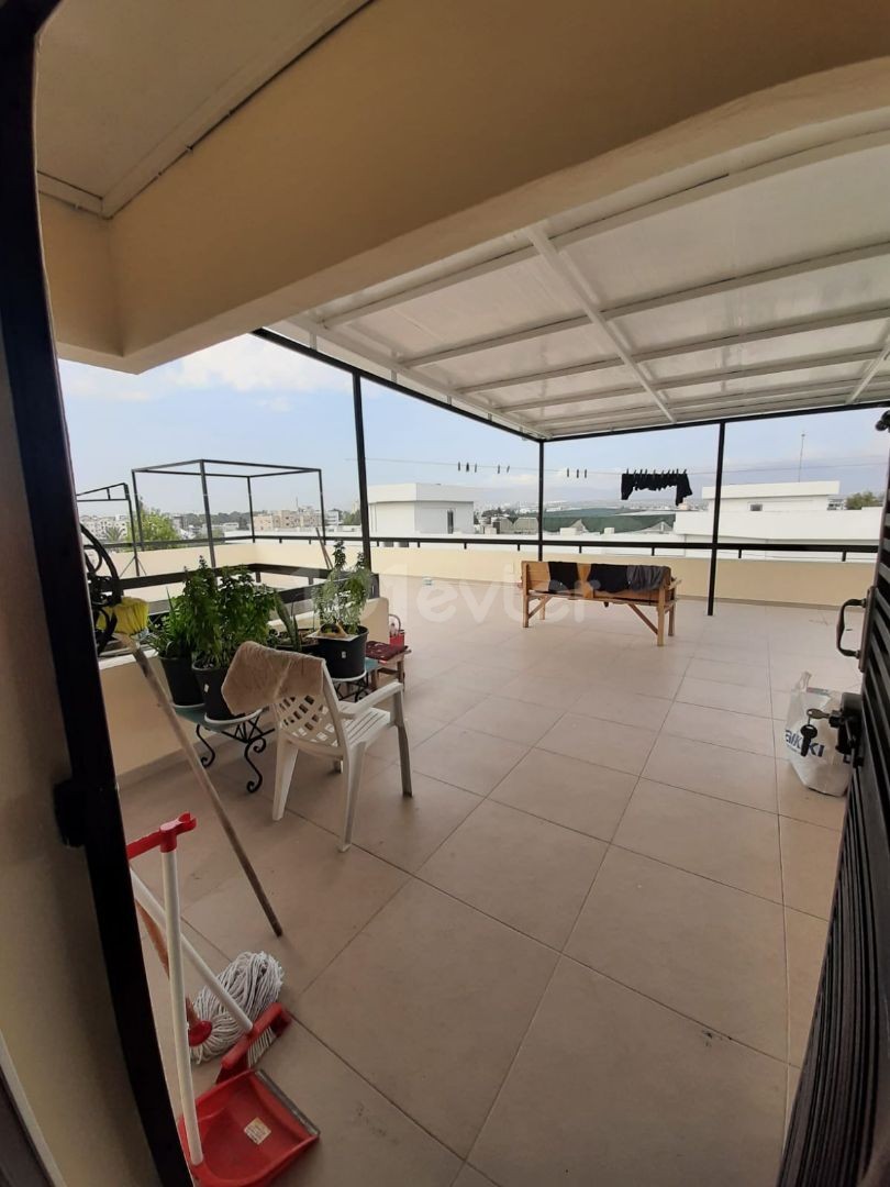 TEILEN SIE DIE GALLIPOLI IN NIKOSIA. 3+2 PENTHOUSE OHNE RENOVIERUNG IN ZENTRALER LAGE ** 