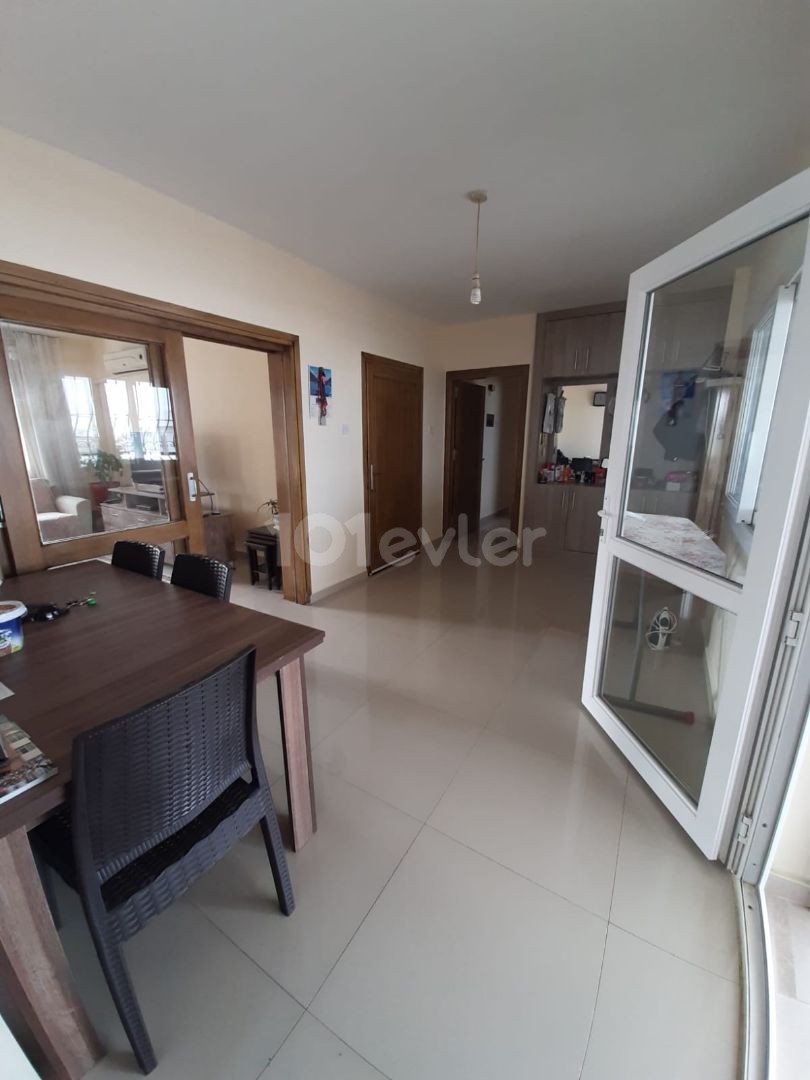 LEFKOŞA GELİBOLU BÖL. MERKEZİ KONUMDA TADİLAT GEREKTİRMEYEN 3+2 PENTHOUSE