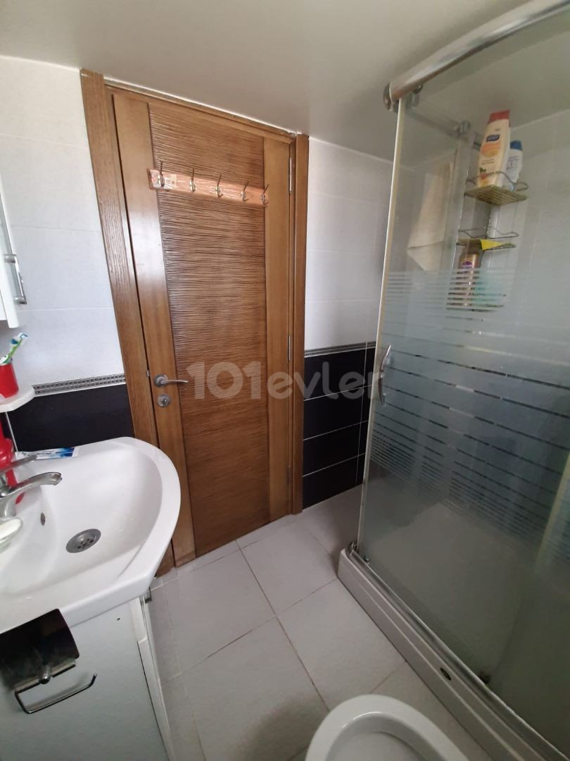 LEFKOŞA GELİBOLU BÖL. MERKEZİ KONUMDA TADİLAT GEREKTİRMEYEN 3+2 PENTHOUSE