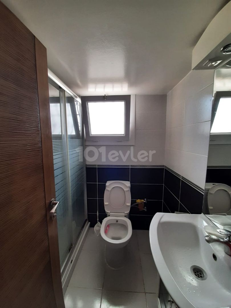 LEFKOŞA GELİBOLU BÖL. MERKEZİ KONUMDA TADİLAT GEREKTİRMEYEN 3+2 PENTHOUSE