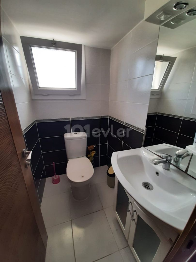 LEFKOŞA GELİBOLU BÖL. MERKEZİ KONUMDA TADİLAT GEREKTİRMEYEN 3+2 PENTHOUSE