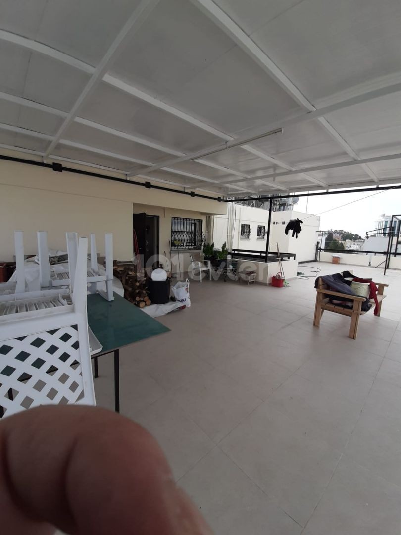 NICOSIA DIVIDE GALLIPOLI. 3+ 2 PENTHOUSE IN A CENTRAL LOCATION THAT DOES NOT REQUIRE RENOVATION ** 