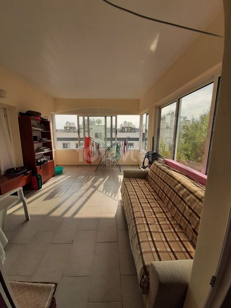 LEFKOŞA GELİBOLU BÖL. MERKEZİ KONUMDA TADİLAT GEREKTİRMEYEN 3+2 PENTHOUSE