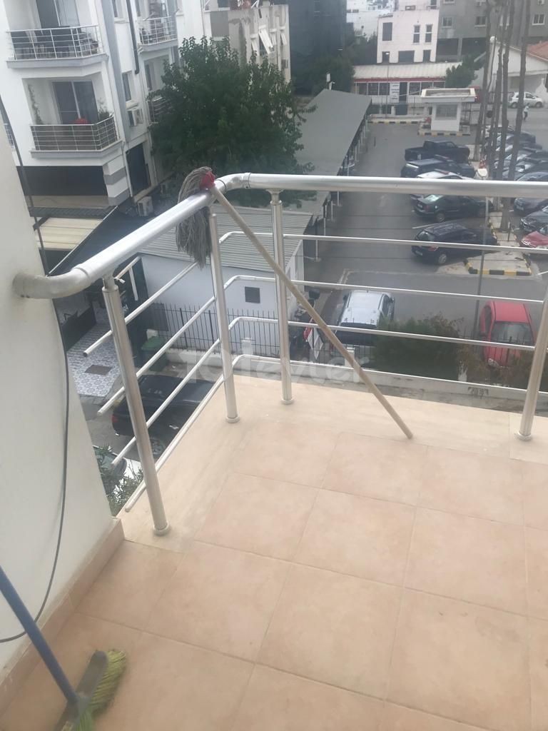 3+1 WOHNUNG MIT GROSSEM BALKON IN NICOSIA YENISEHIR