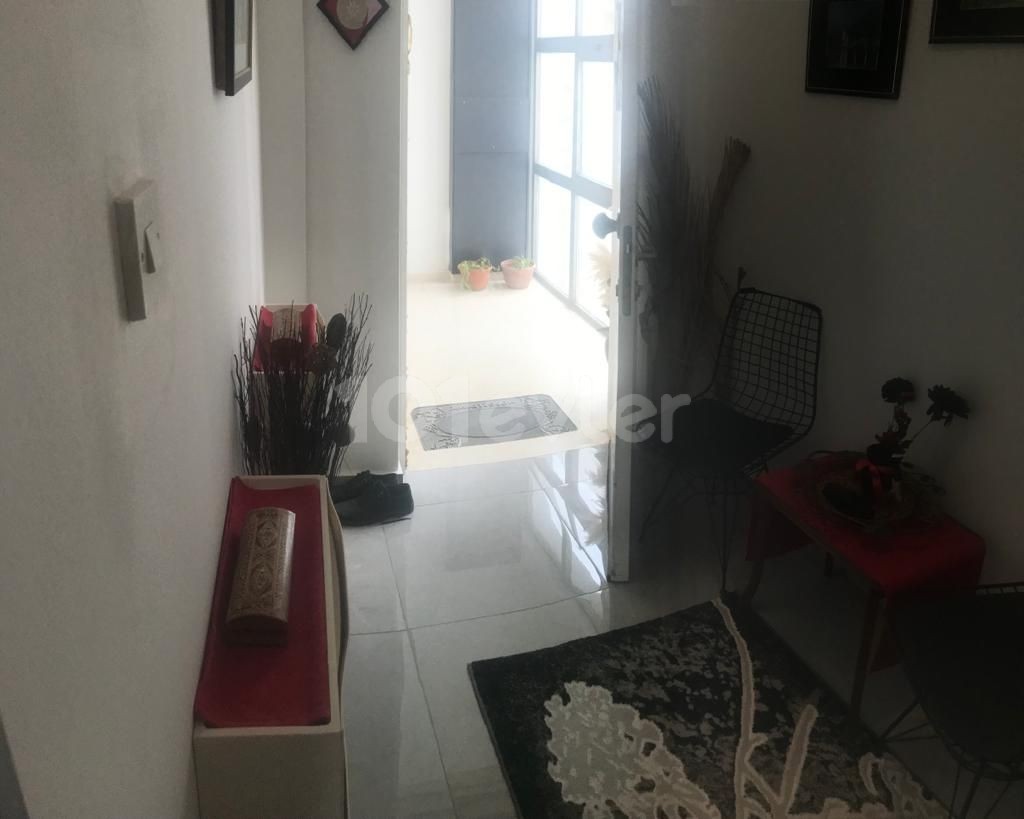 GÖNYELİ DE MÜKEMMEL KONUMDA SIFIRA YAKIN ARA KAT 3+1 DAİRE