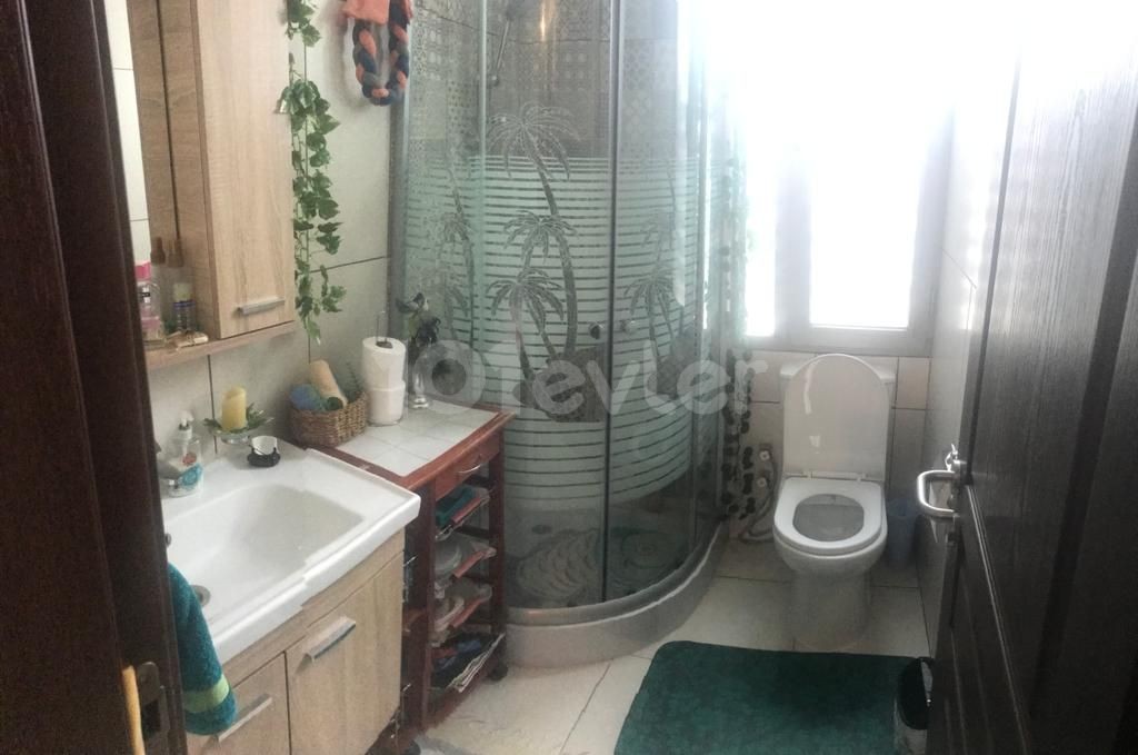 GÖNYELİ DE MÜKEMMEL KONUMDA SIFIRA YAKIN ARA KAT 3+1 DAİRE