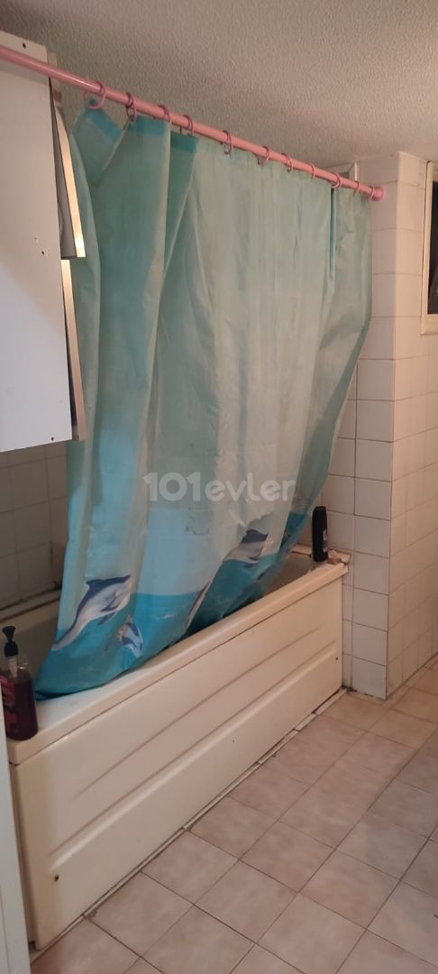 LEFKOŞA DUMLUPINARDA 3+1 ERDGESCHOSSWOHNUNG MIT GARTEN