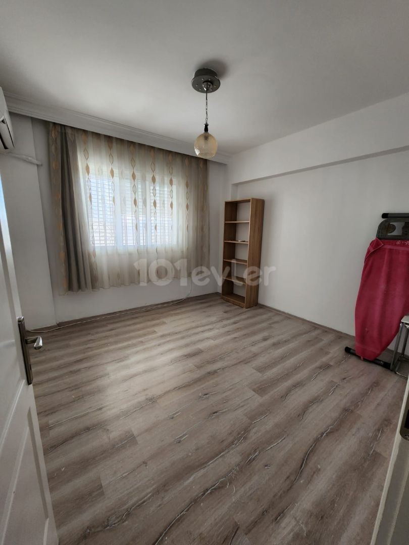 VERY SPACIOUS AND FULLY RENOVATED 3+2 APARTMENT IN LEFKOŞA BEACH