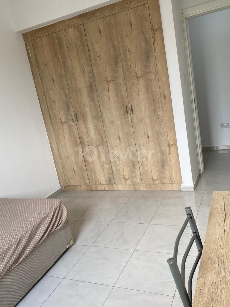 2+1 WOHNUNG MIT AUFZUG, NAHE NEU, KOMPLETT MÖBLIERT, STOPSEITE