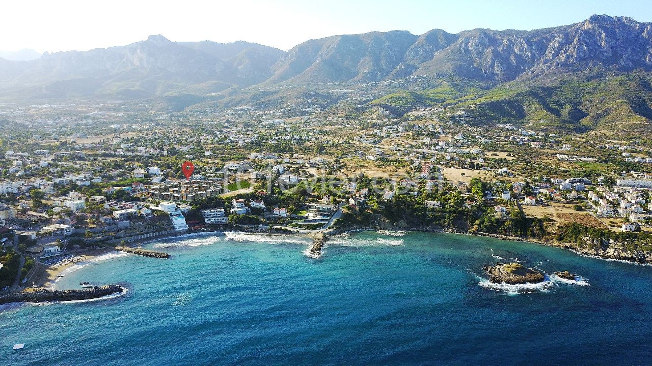 Girne'de Akdeniz'e yürüme mesafesinde 1 Yatak Odalı Daire ** 