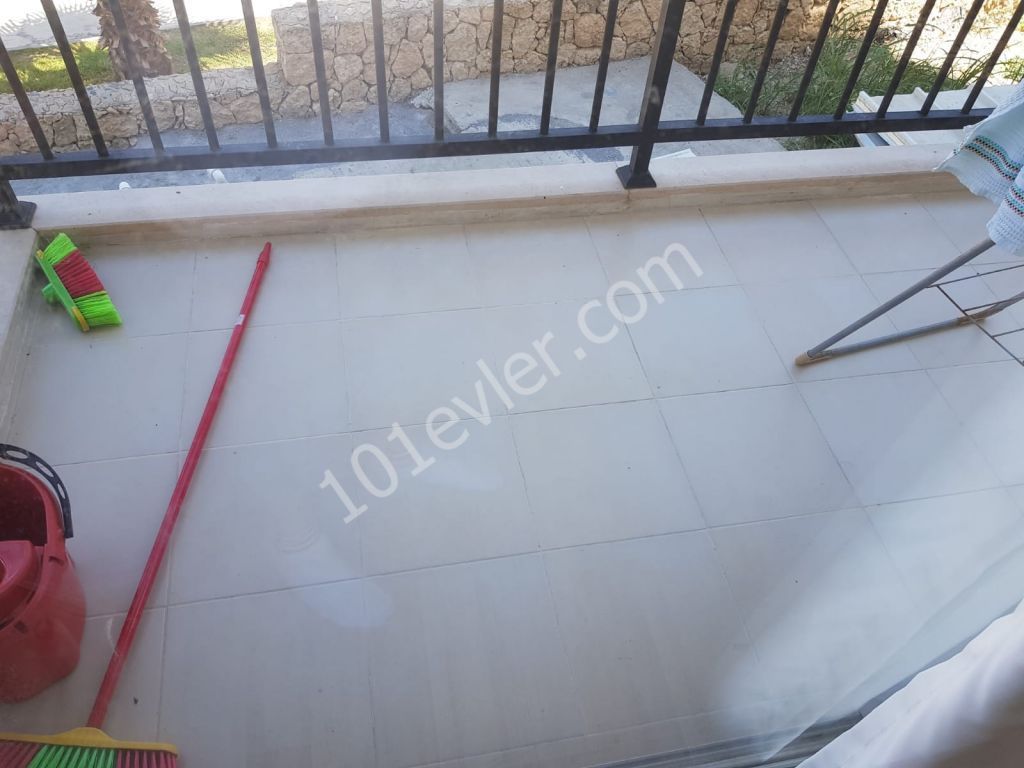 Girne Merkezde satılık full eşyalı kdv ödenmiş.1+1 65m,2.daire aylık kira getirisi 425 stg..olan bu daireyi görmenizde fayda var