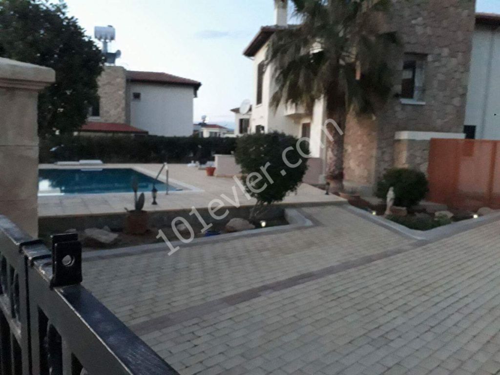 Girne Elexsus hotel karşısı müstakil havuzlu full eşyalı kiralık villa