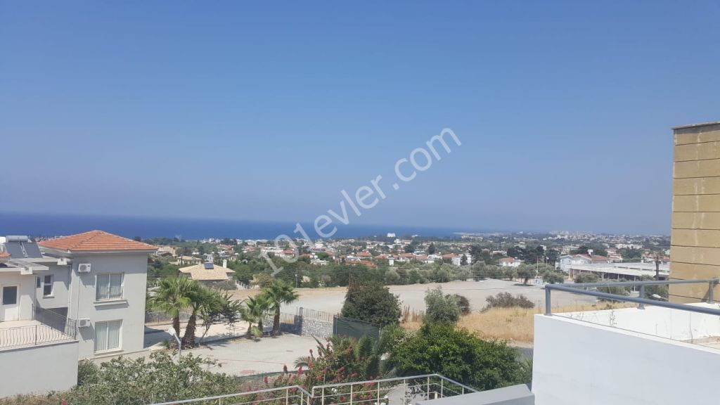 Girne Laptada çok özel bir lokasyonda muhteşem dağ ve deniz manzaralı üstelik daire fiyatına. 750.m2.ve 650.m2 den oluşan bahçeleriyle  2 adet Villa ..bu fırsatı kaçırmayınız Kocan lar krediye uygun.