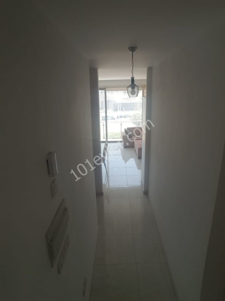 Girne yeni limanda lort palaje karşısı AVRASYA TOVERT APT 2+1 ful eşyalı muhteşem manzaralı süper lüks daire 