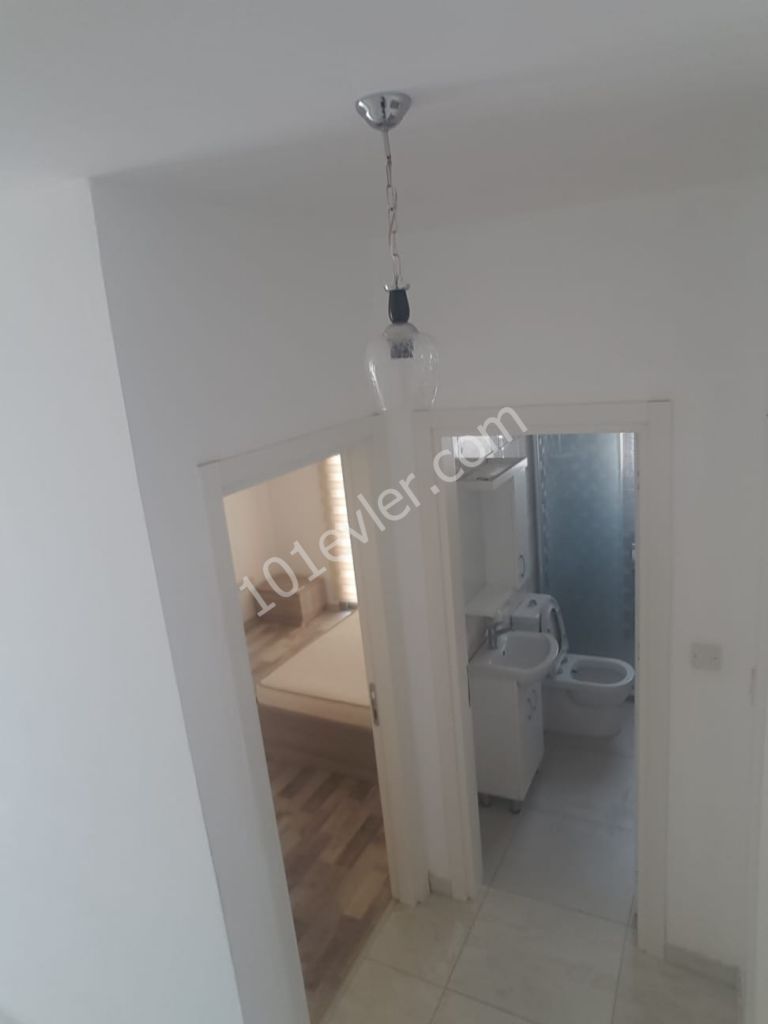 Girne yeni limanda lort palaje karşısı AVRASYA TOVERT APT 2+1 ful eşyalı muhteşem manzaralı süper lüks daire 