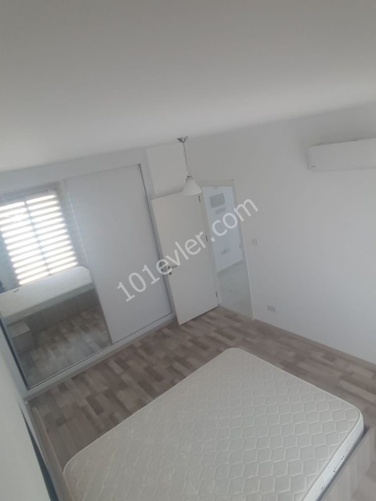 Girne yeni limanda lort palaje karşısı AVRASYA TOVERT APT 2+1 ful eşyalı muhteşem manzaralı süper lüks daire 