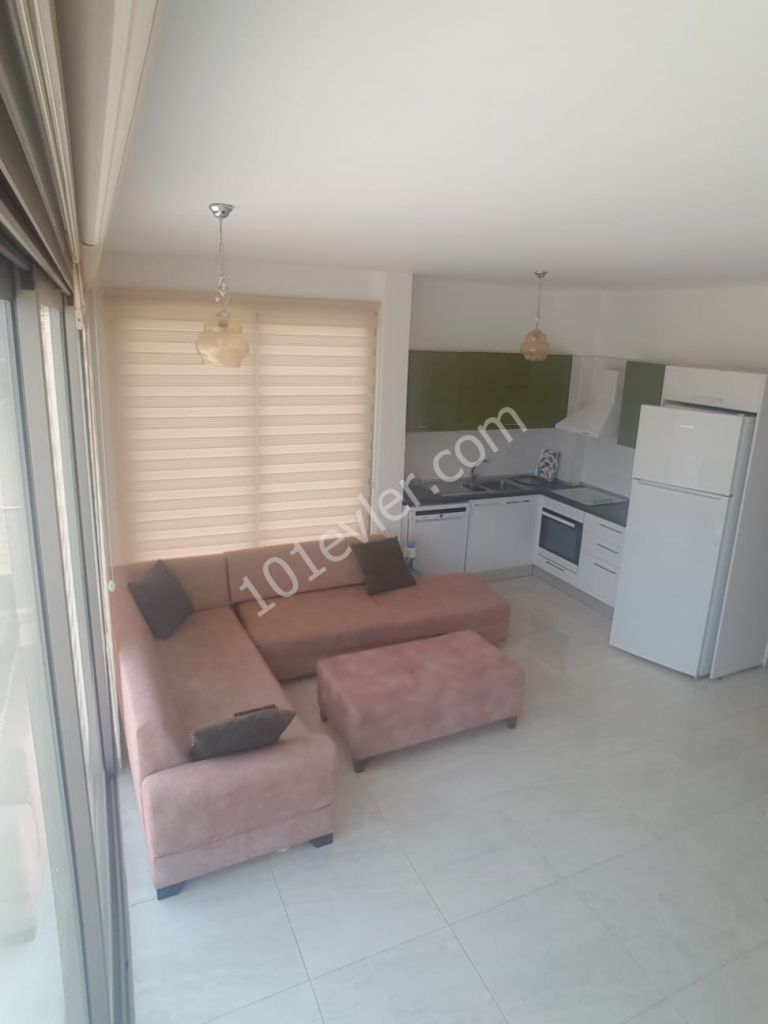 Girne yeni limanda lort palaje karşısı AVRASYA TOVERT APT 2+1 ful eşyalı muhteşem manzaralı süper lüks daire 