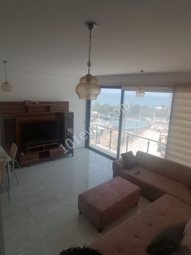 Girne yeni limanda lort palaje karşısı AVRASYA TOVERT APT 2+1 ful eşyalı muhteşem manzaralı süper lüks daire 