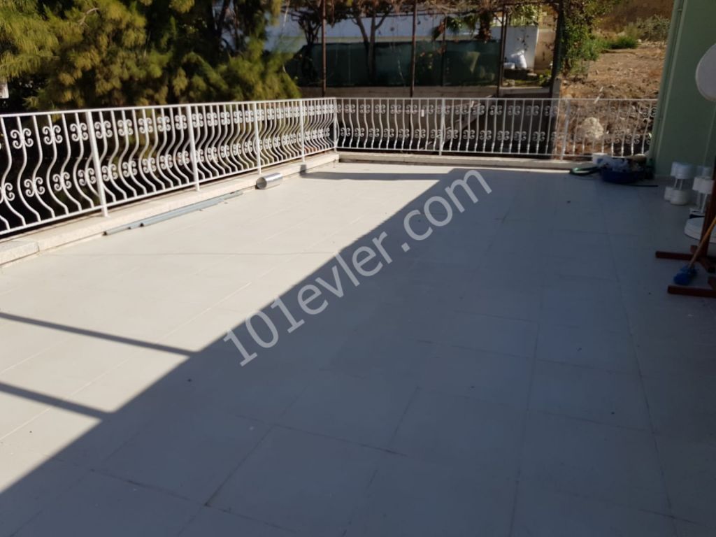 Girne bellepaisde  ful eşyalı kiralık 2+1 manzaralı ve ESK SCHOOL  yanında  .sizleri bekluyor