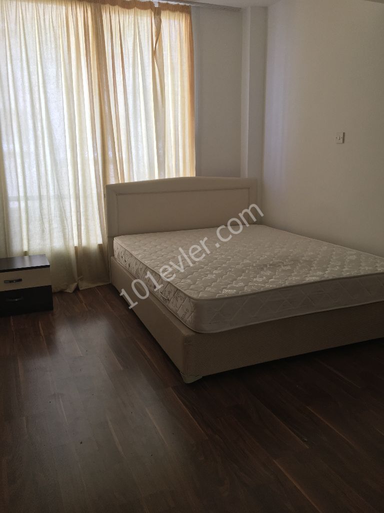 Girne Merkezde 2 yatak odalı full eşyalı kiralık daire .. 