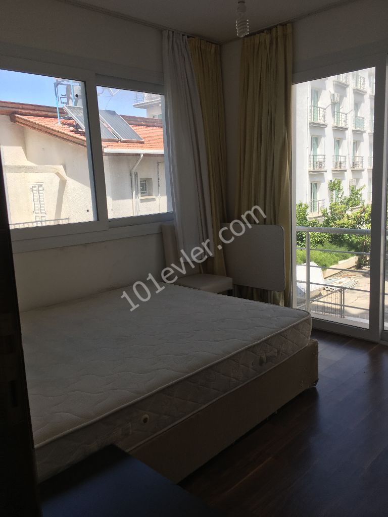 Girne Merkezde 2 yatak odalı full eşyalı kiralık daire .. 