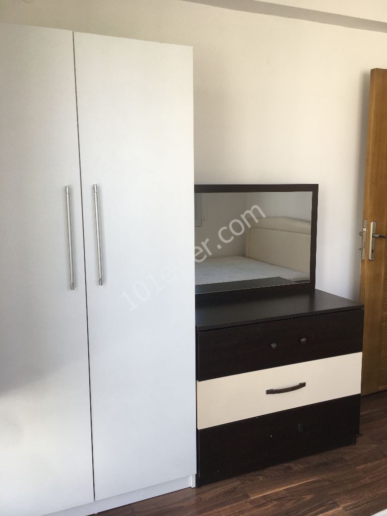 Girne Merkezde 2 yatak odalı full eşyalı kiralık daire .. 