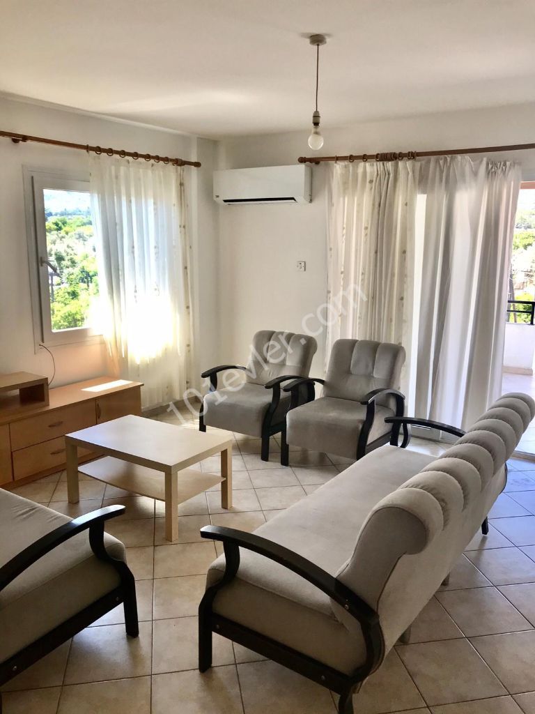 Girne Merkez'de Kar Market bölgesinde kiralık 2 yatak odalı full eşyalı Penthouse..