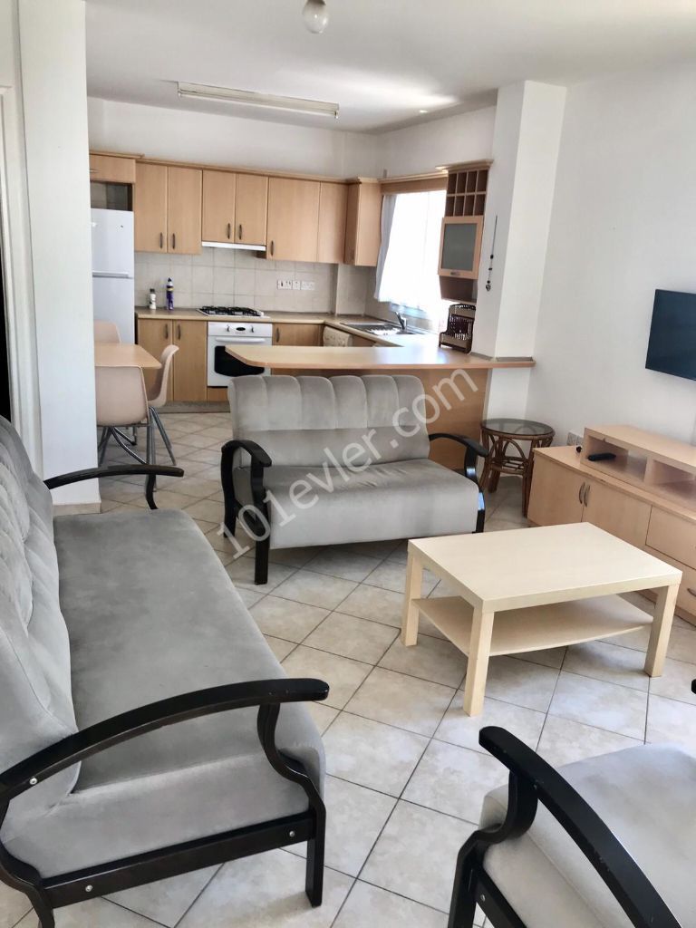 Girne Merkez'de Kar Market bölgesinde kiralık 2 yatak odalı full eşyalı Penthouse..