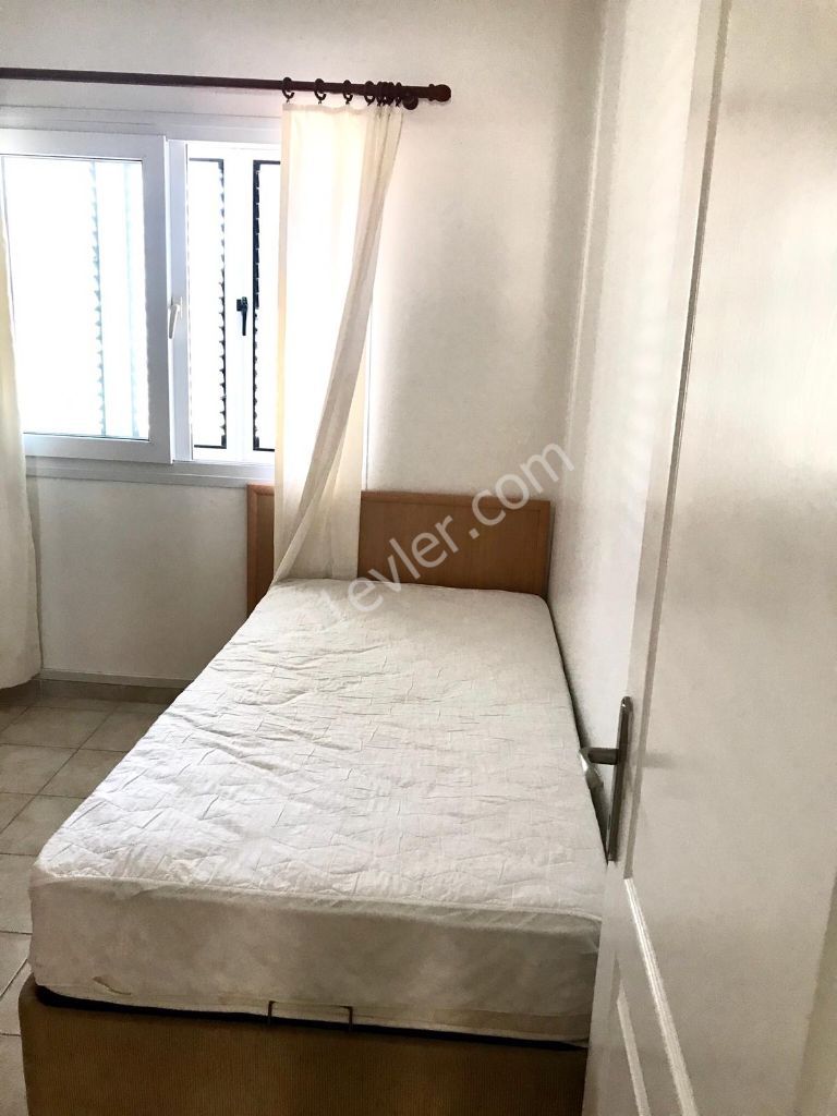 Girne Merkez'de Kar Market bölgesinde kiralık 2 yatak odalı full eşyalı Penthouse..