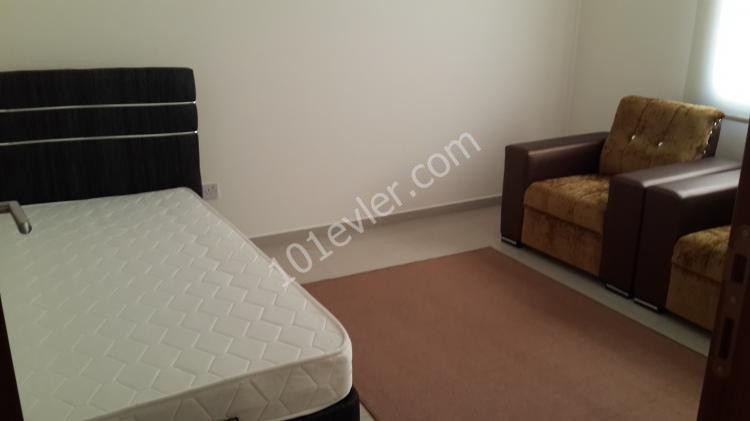 Kaşgar bölgesi 2+1  eşyalı kiralık 90 m2  yeni daire