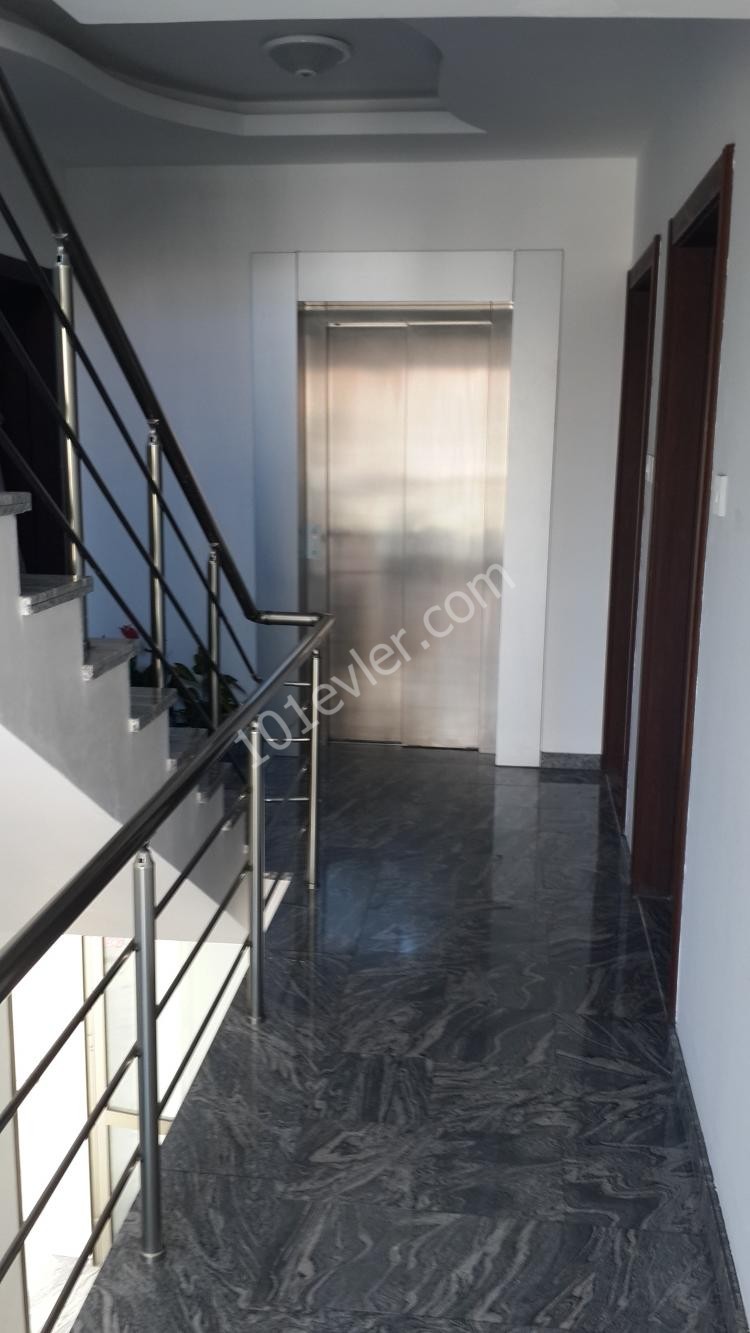 Kaşgar bölgesi 2+1  eşyalı kiralık 90 m2  yeni daire