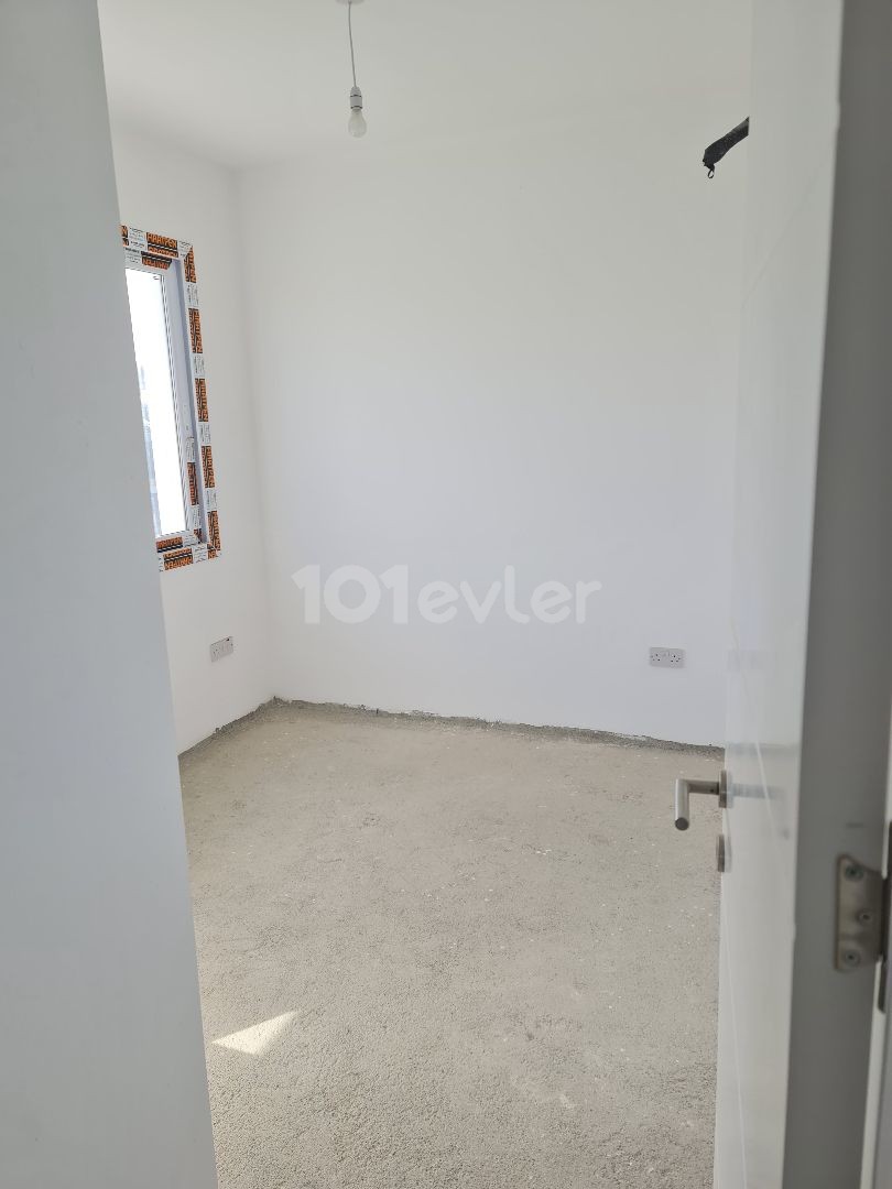 2+1 new new zero apartment with Turkish roots for sale in a great location in Gönyeli, close to markets and pharmacies and main street. 