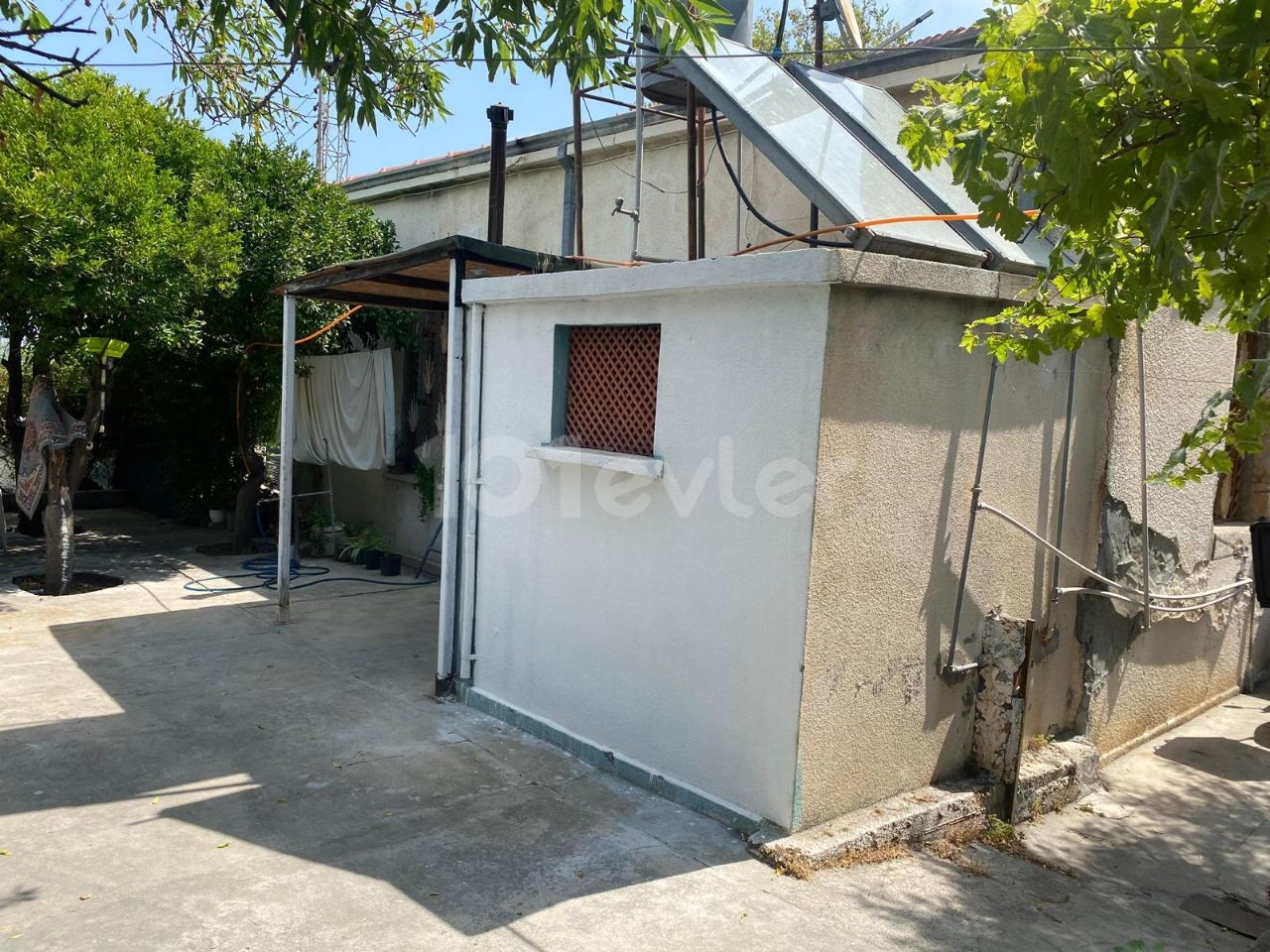 Detached commercial house for sale on the main street in Alsancak, Kyrenia. use. very suitable for businesses such as kindergarten clinic restaurant etc. price 180000 pounds