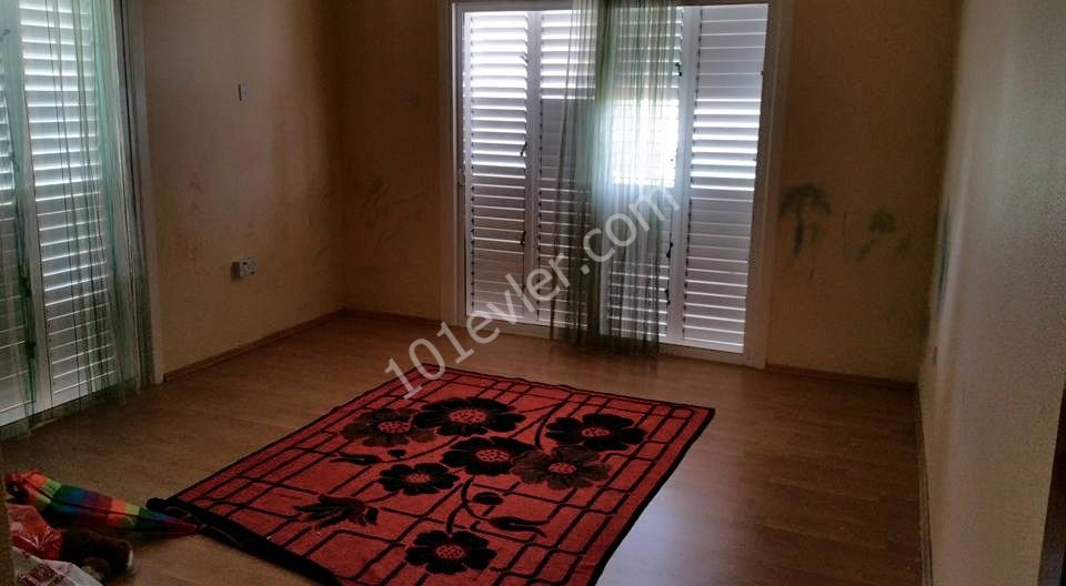 girne boğazköyde 4+1 kiralık villa.350 m.2+170m.2balkonlar toğlam 553 metre kare